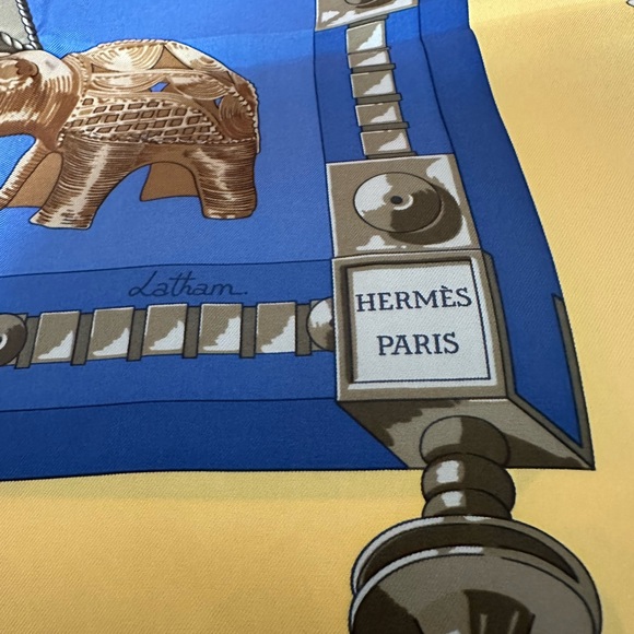 HERMES❤️ "CUILLERS D’ AFRIQUE" SILK SCARF HAND-ROLLED EDGES COMES W/ BOX⭐️ - Picture 5 of 6